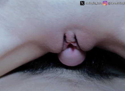 在熟睡妹妹旁瘋狂做愛・小巧芋艿