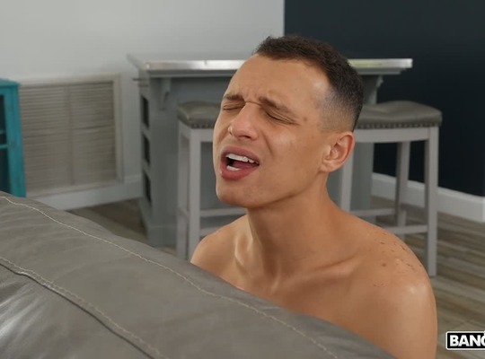 BANGBROS2026-07-25-罗克西辛纳给泳池男工一次机会
